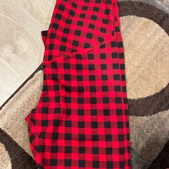 Old Navy 4-Way Stretch Maternity - Picture 2 of 4